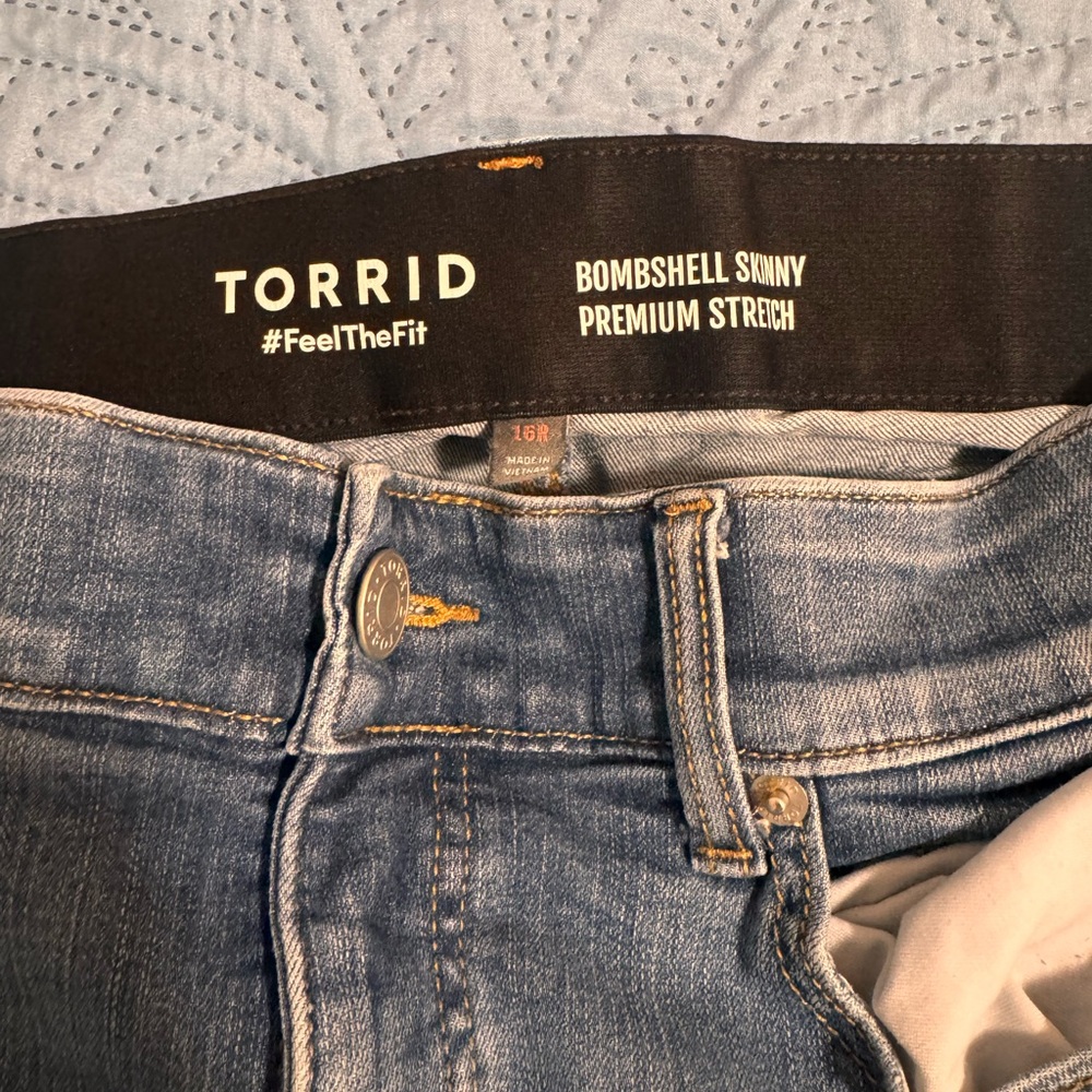 Torrid Premium Stretch Skinny Jeans in Classic Blue size 16R